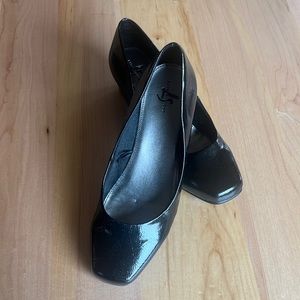 🌟HP🌟NWOT Life Stride low wedge